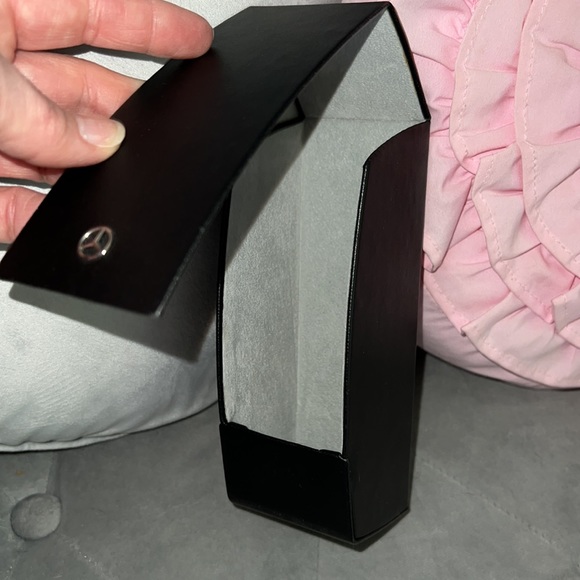 Mercedes-Benz bundle includes sunglass case, keychain and 2 key fob covers. - Picture 6 of 8
